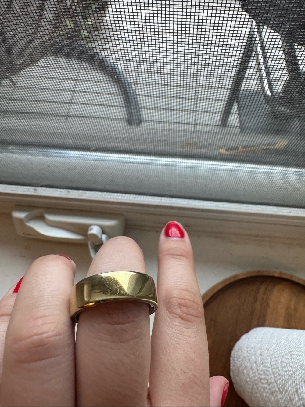 Oura Ring | Gold | Size 10 | Fourth Generation - Picture 3 of 10